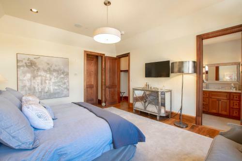 Lorian 4 - Luxurious Ski-in Ski-out Forest Condo