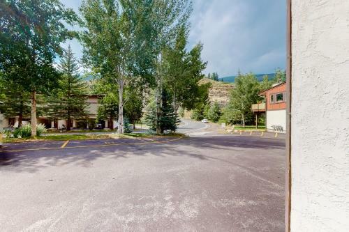 Meadow Creek Manor