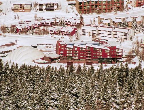 Apartamento Resort Style Condos With Contemporary Mountain Elegance
