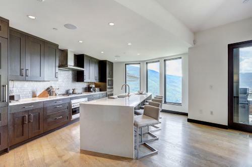 Apartamento Luxury Seclusion-stunning Mtn Views-access To Base Amenities Duplex