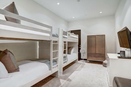 Apartamento Luxury Seclusion-stunning Mtn Views-access To Base Amenities Duplex