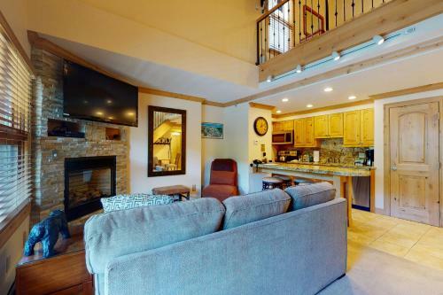 Lion Square Lodge South 554