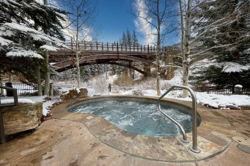 Lion Square Lodge South 750a