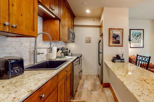 Lion Square Lodge South 556