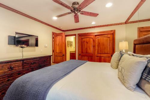 Lion Square Lodge South 450a