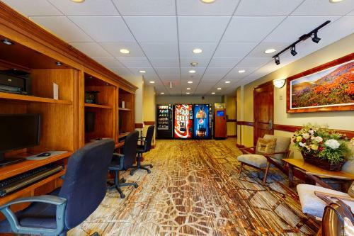 Lion Square Lodge South 576