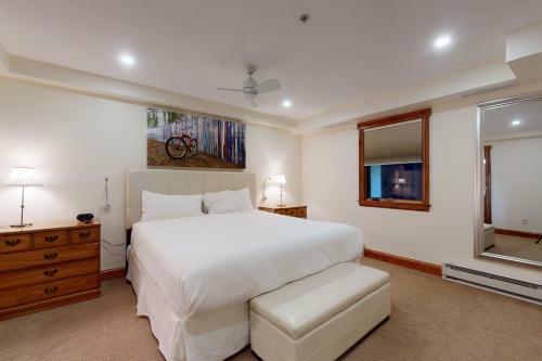 Lion Square Lodge North 294
