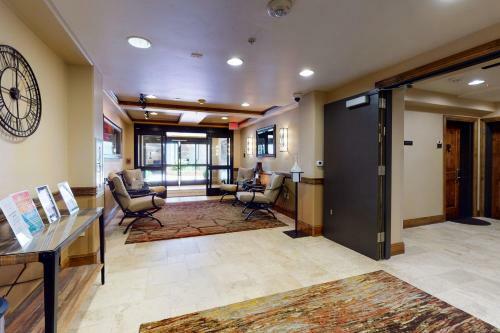 Lion Square Lodge North 294