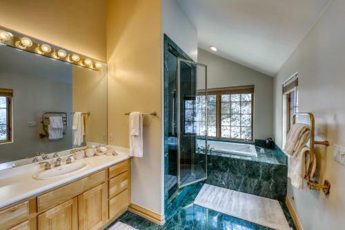 4 Bed 5 Bath Vacation Home In Vail