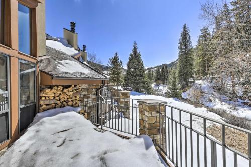 Riverside Townhome With Porch And Mountain Views!