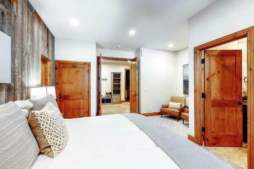 Lupine Drive Luxury