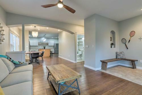 Apartamento Parkside Getaway With Fire Pit By Windsor Lake!