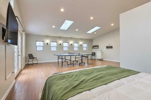Apartamento Parkside Getaway With Fire Pit By Windsor Lake!