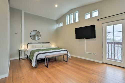 Apartamento Parkside Getaway With Fire Pit By Windsor Lake!