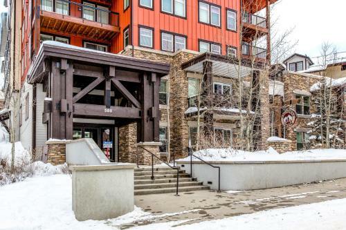 Ski In - Ski Out Modern Condo