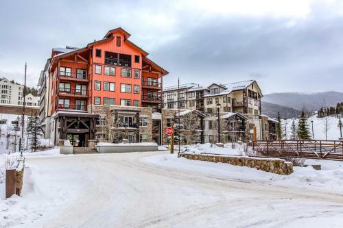 Ski In - Ski Out Modern Condo