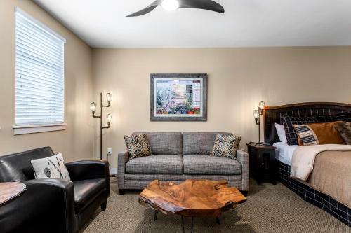 Ski In - Ski Out Modern Condo