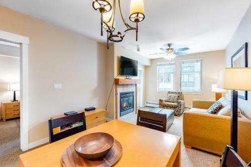 Ski In - Ski Out Modern Condo