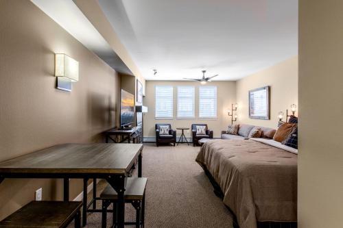 Ski In - Ski Out Modern Condo