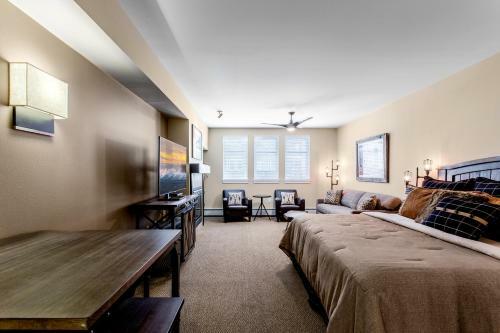 Ski In - Ski Out Modern Condo