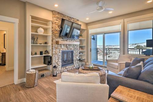 Condo With View, 1 Block To Main St, 4 Mi To Ski