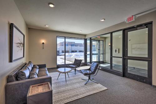 Condo With View, 1 Block To Main St, 4 Mi To Ski