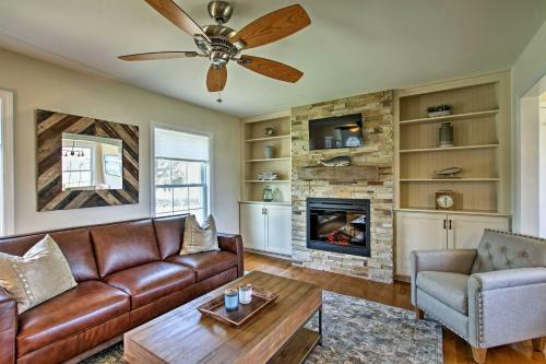Pawcatuck Riverfront Home With Yard - Mins To Beach!