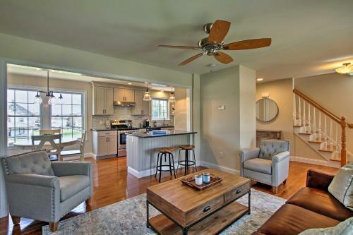 Pawcatuck Riverfront Home With Yard - Mins To Beach!