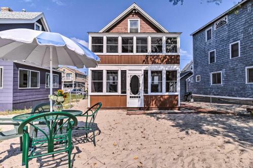 Beachfront Cottage With Porch On Long Island Sound