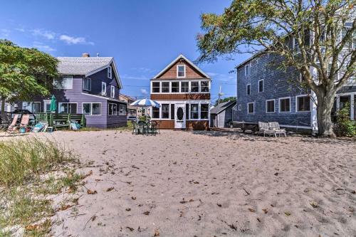 Beachfront Cottage With Porch On Long Island Sound