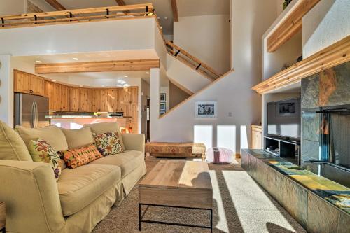 Cozy Townhome Just 4 Miles To Winter Park Resort!