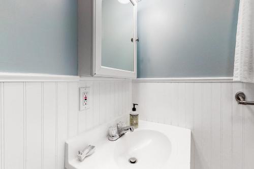 Bethany West - 609 Brookview