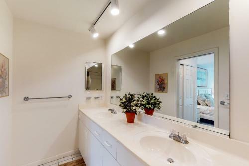 Sea Colony - 53063 Lakeshore