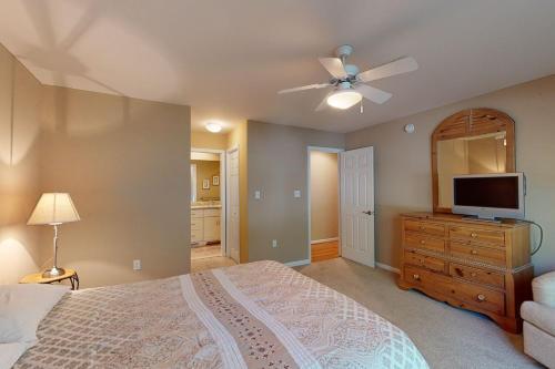 Sea Colony Pinewood III