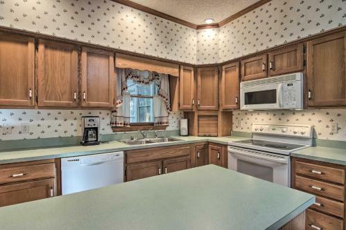 Resort Home With Grill - 1 2 Mi To Bethany Beach