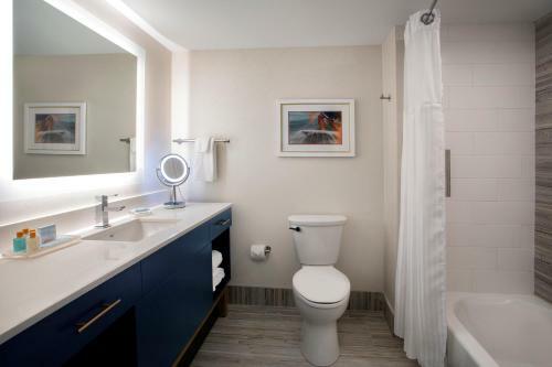 Hotel Fenwick Shores, Tapestry Collection By Hilton