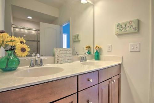 Sunny Home With Shared Pool 4 Mi To Beach And Boardwalk!