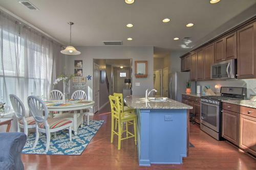 Sunny Home With Shared Pool 4 Mi To Beach And Boardwalk!