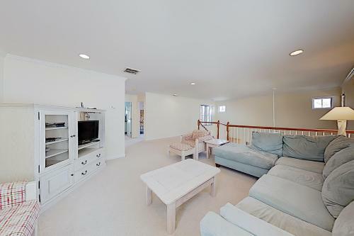 New Listing! Waterfront Home With Screened Porch Home