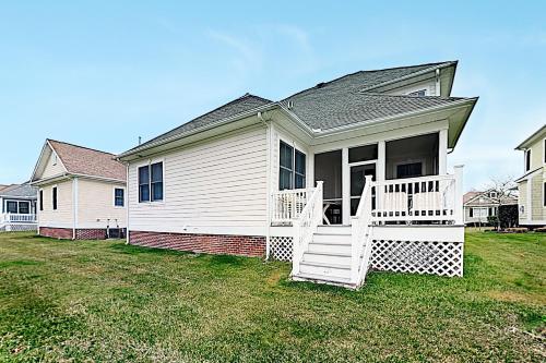 New Listing! Waterfront Home With Screened Porch Home