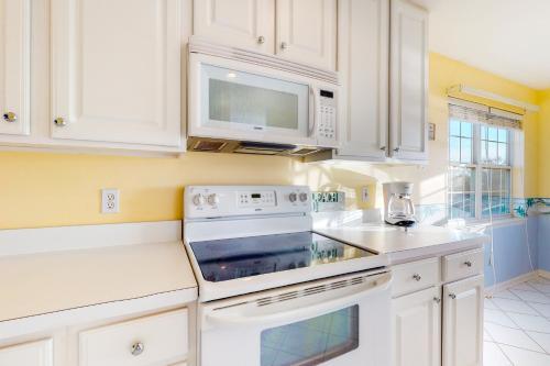 Bethany Bay - 4305 Pettinaro