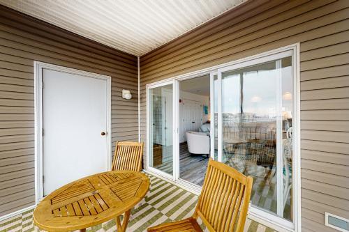 Bethany Bay - 4305 Pettinaro