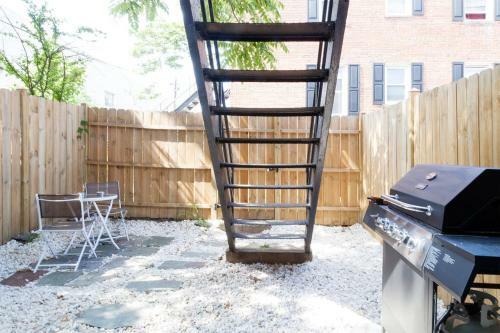 Apartamento ** Stacked Rowhome ** Up & Coming ** Convenience