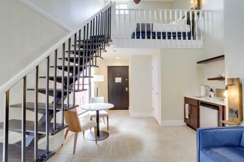 Hotel Sojourn At Dupont Place