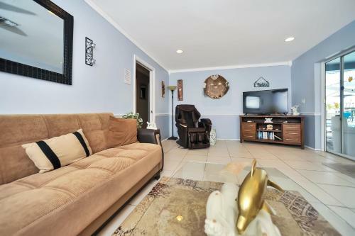 Apollo Beach Home With Pool, Room To Entertain, Pet Friendly! Home