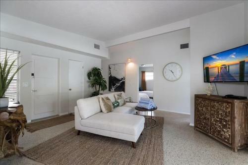 The Palm Leaf Home