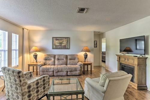 Bokeelia Home With Large Yard - Walk To Canals!