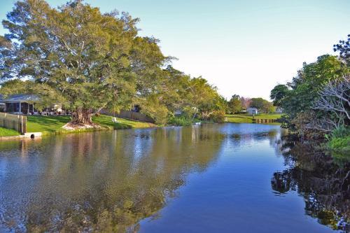Bradenton Lakefront Home 1903