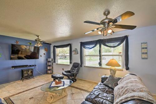 Home With Lanai And Pool - 7 Miles To Bradenton Beach!