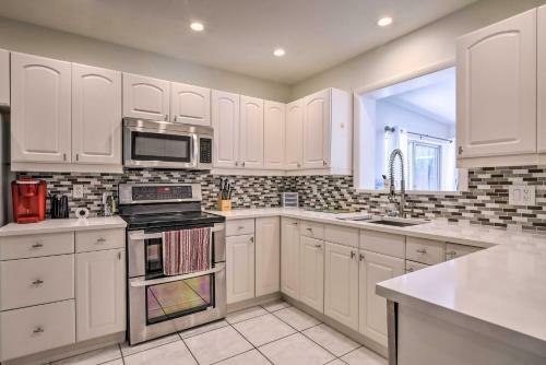 Bonita Springs Home With Screened Lanai And Pool!